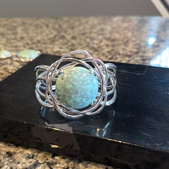 Silver and Turquoise costume Jewelry Set - Picture 3 of 8